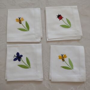 Crate&Barrel White Napkins with Embroidered Bees and Flowers